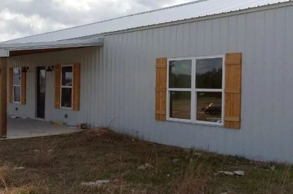 White Barndominium of 2024