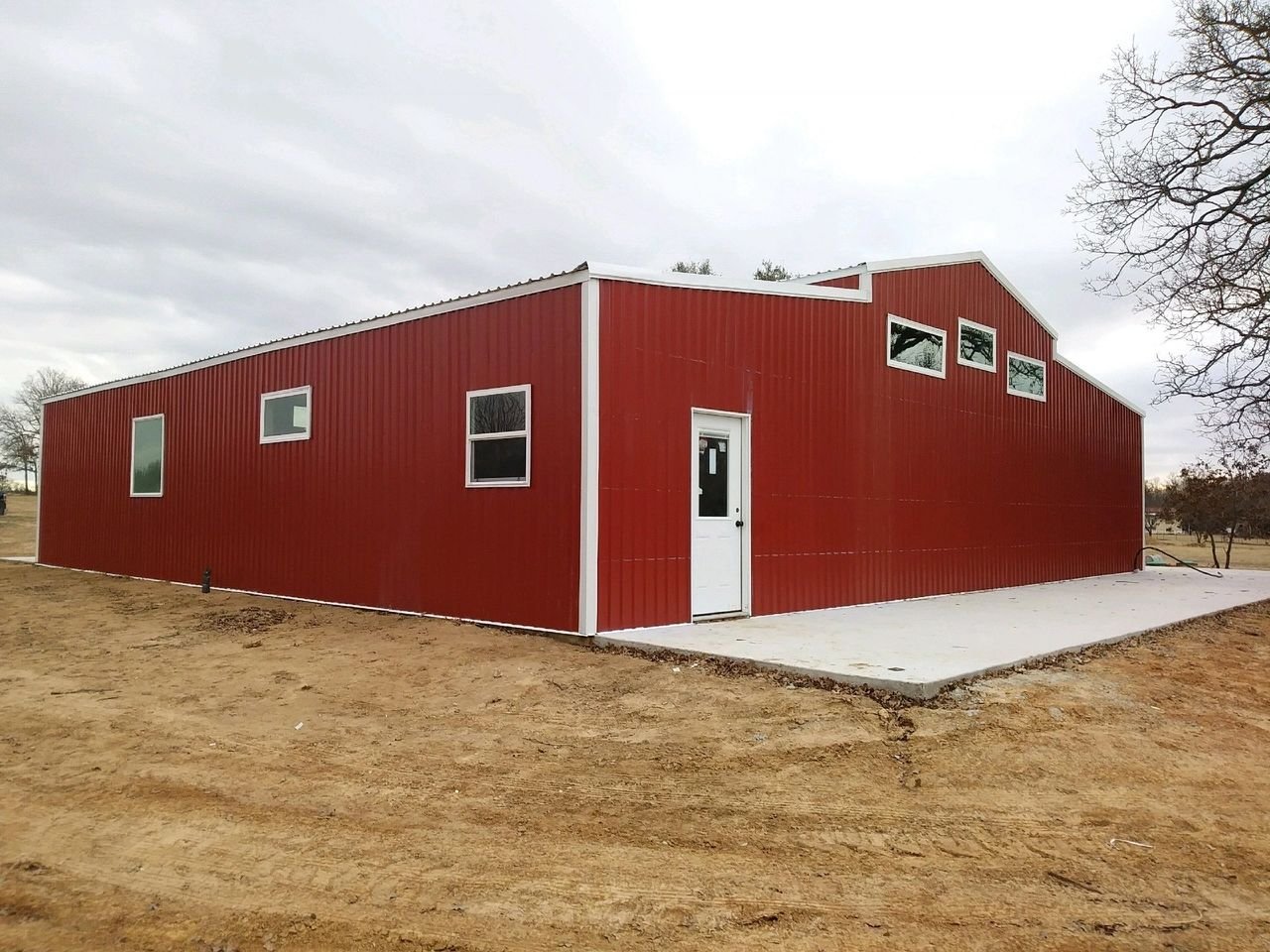 What is the difference between a Barndominium and a pole barn?